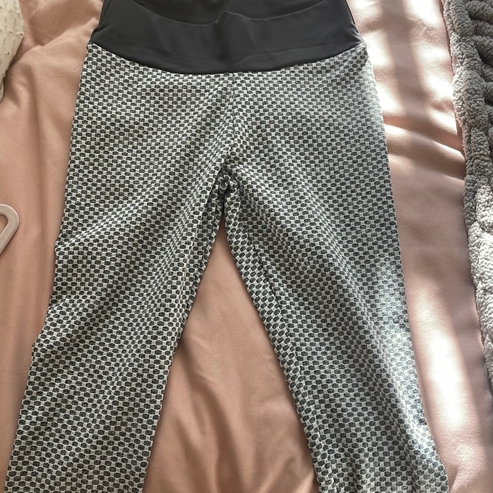 Women’s butt lifting workout leggings 7/8 length size medium